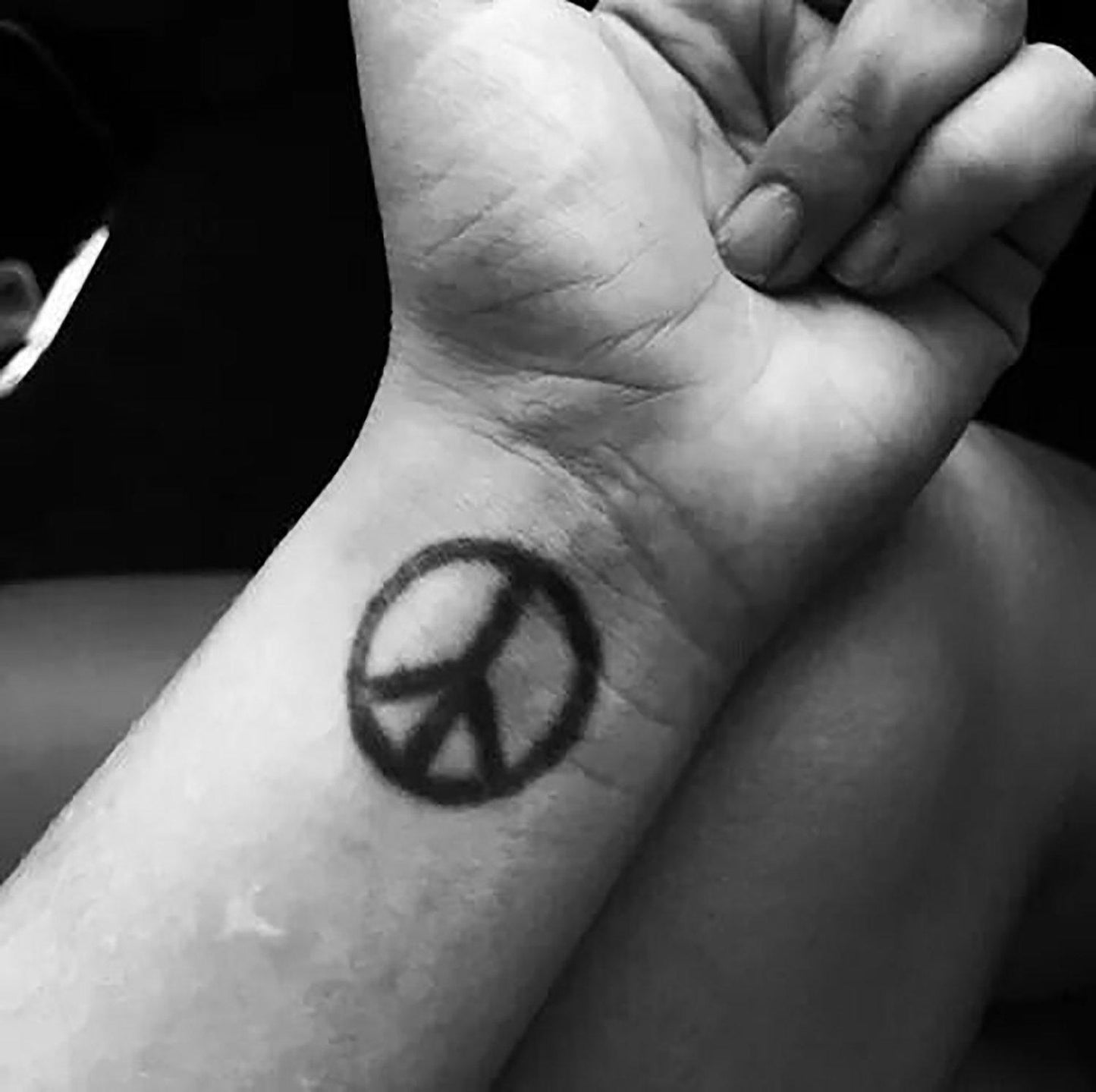 2Pcs Gagaloo Style Peace Semi-Permanent Tattoo - Body404